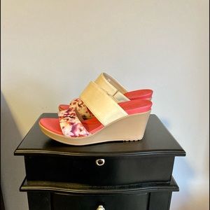 CROCS ladies wedge sandals